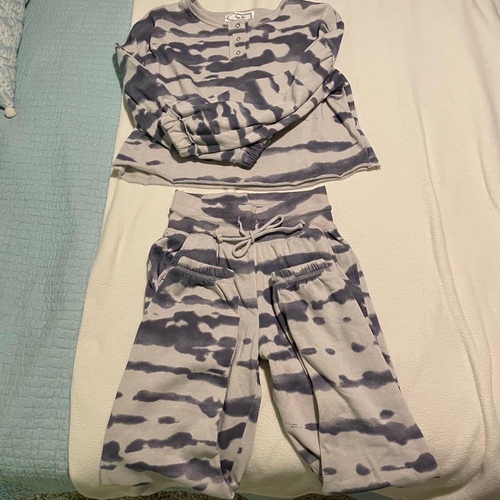 Gently Worn Gray & Blue Tie Dyed Sweat Outfit!